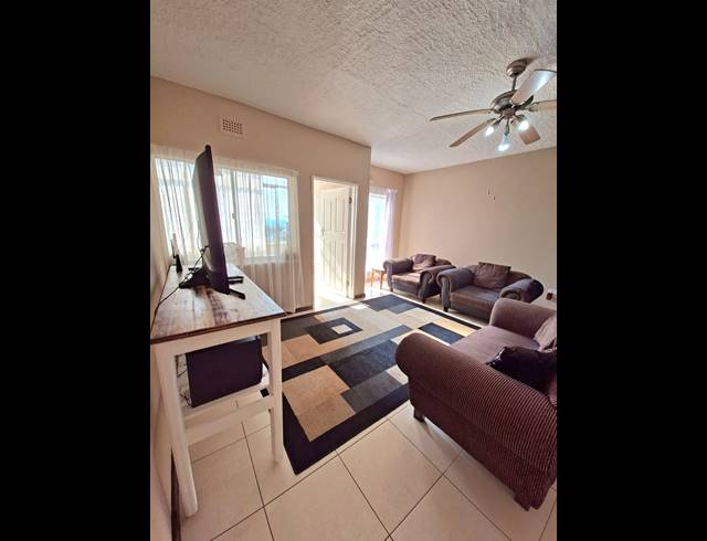 3 BEDROOM FLAT FOR SALE IN BLUFF